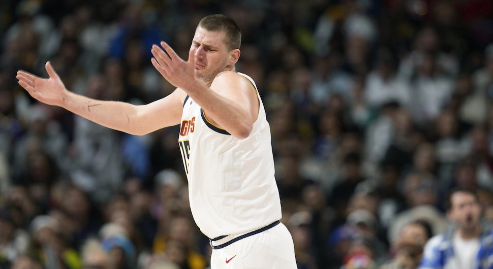 Nikola Jokic faul.webp